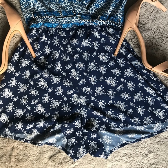 Blue mixed pattern romper with slit front🌊 - Picture 3 of 11